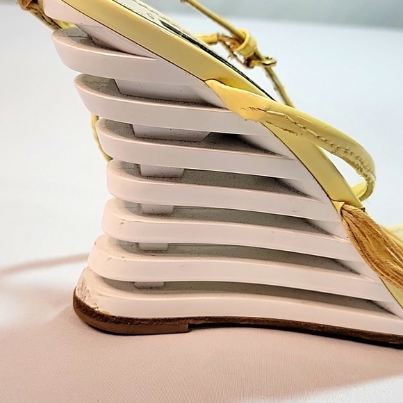 Authentic Louis Vuitton Sandals Size 39 - Picture 5 of 12